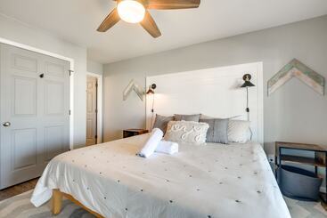 コテージ Gorgeous Oib Escape W/ Dock & Canal View!