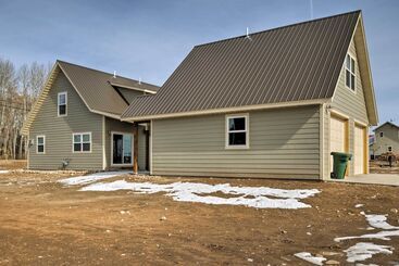 30 Mi To Crested Butte: Dog Friendly Home By River
