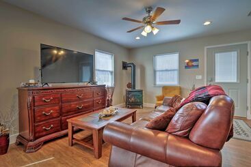 30 Mi To Crested Butte: Dog Friendly Home By River