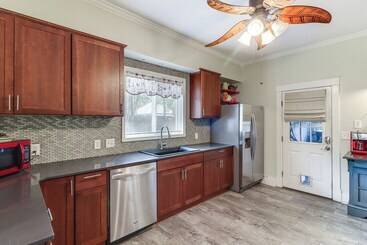 Harrison Family Home W/ Grill   Near Downtown!