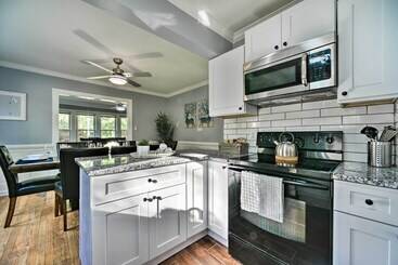 Historic Dearborn Home: 13 Mi To Downtown Detroit!