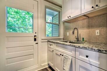 Historic Dearborn Home: 13 Mi To Downtown Detroit!