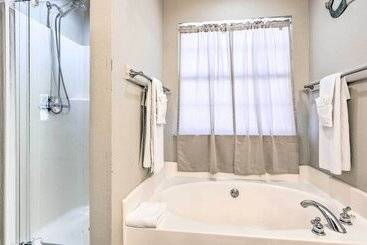 Orange Beach Home W/ Hot Tub < 2 Mi To The Wharf
