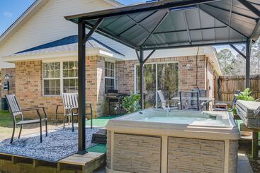 Orange Beach Home W/ Hot Tub < 2 Mi To The Wharf