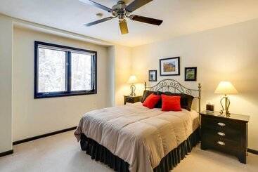 کلبه Hot Tub & Ski Shuttle: Forested Breckenridge Home!