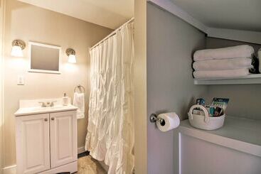 Idyllic Wallingford Retreat   Near Skiing & Hiking