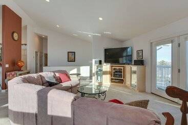 Inviting Great Falls Home W/ Wraparound Deck!