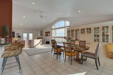 Inviting Great Falls Home W/ Wraparound Deck!