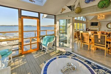 بيت ريفى Luxurious Oceanfront Flanders Bay Home W/ Kayaks!