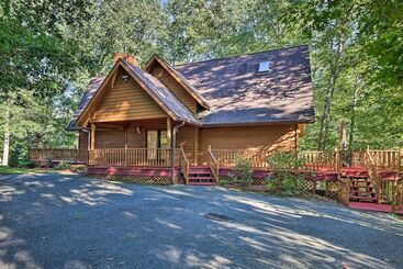 Majestic Caldwell Retreat W/ Wraparound Deck!