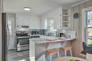Mid Century Modern Cottage In Ardmore Area!