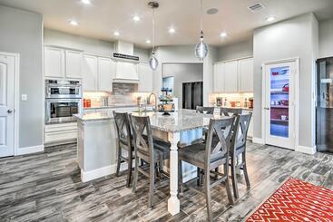 Modern Amarillo House W/ Fire Pit + Hot Tub!