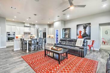 Modern Amarillo House W/ Fire Pit + Hot Tub!