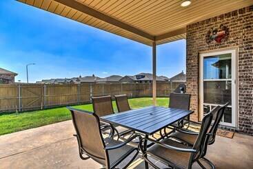 Modern Amarillo House W/ Fire Pit + Hot Tub!