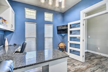 Modern Amarillo House W/ Fire Pit + Hot Tub!