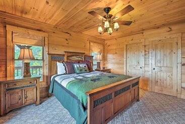קוטג'' Pigeon Forge Cabin W/ Brand New Hot Tub & Views!