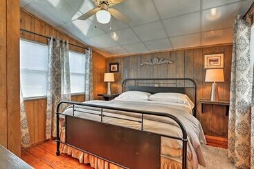 Outer Banks Island Cottage   1 Mi To Frisco Beach!