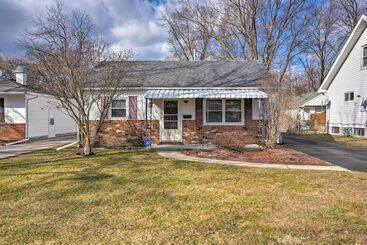 Peaceful Cottage ~ 8 Mi To Downtown Toledo!
