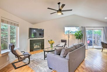 Pet Friendly Bend Home W/ Hot Tub & Patio!