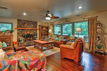 별장 Quiet & Romantic Riverfront Mckenzie Bridge Cabin!
