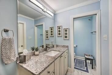 Ranch Style Home 7 Mi To Downtown Greensboro!