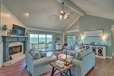 茅舍 Rustic Lake View Home Near Greers Ferry Lake