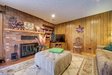 コテージ Serene Canton Home W/ Deck & Mountain Views!