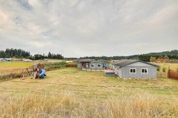 Serene Sequim Retreat W/ Deck: Pets Welcome!