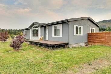Serene Sequim Retreat W/ Deck: Pets Welcome!
