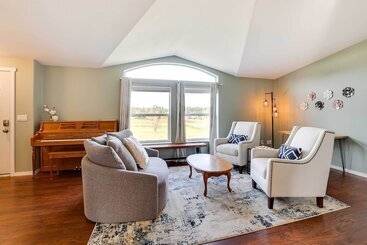 Serene Sequim Retreat W/ Deck: Pets Welcome!