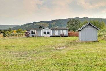 Serene Sequim Retreat W/ Deck: Pets Welcome!