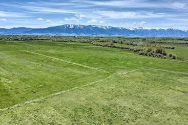 The Farmstead  On 10 Acres W/ Mountain Views!