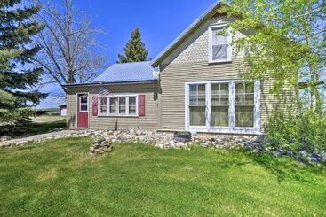 The Farmstead On 10 Acres W/ Mountain Views!