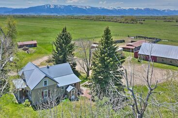 The Farmstead  On 10 Acres W/ Mountain Views!