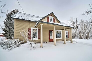 The Farmstead  On 10 Acres W/ Mountain Views!