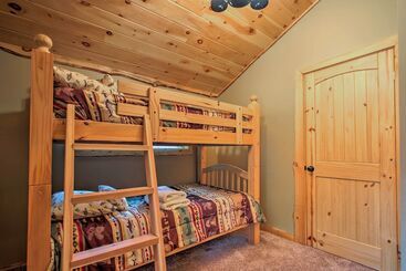 Timber Home: Walk To Slopes & N Conway Shops!