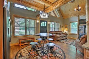 Timber Home: Walk To Slopes & N Conway Shops!