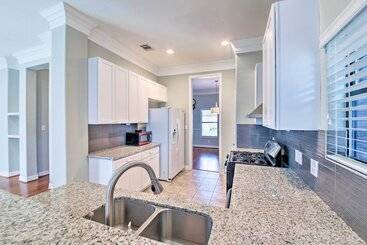 Spacious Houston Home ~ 16 Mi To Nrg Stadium!