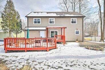 Updated Tobyhanna Home: Family & Pet Friendly