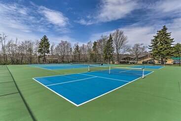 Updated Tobyhanna Home: Family & Pet Friendly