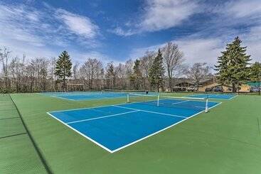 Updated Tobyhanna Home: Family & Pet Friendly