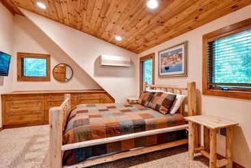 קוטג'' Waterfront Highland Lake Home W/ Deck + Dock