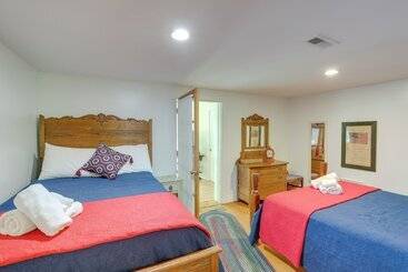 Weaverville Cottage: Fishing Pond & Mountain Views