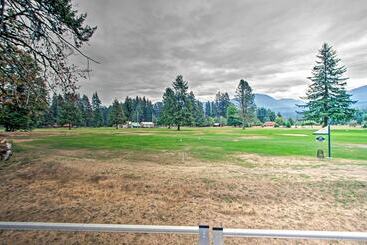 Woodsy Packwood Haven W/ Golf Course Access!