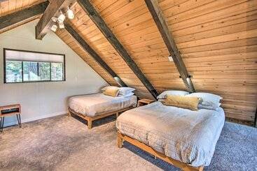 コテージ Alpine Retreat W/ Hot Tub & Mountain Views!