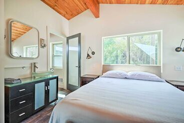 بيت ريفى Beach Escape: Zeninspired Lake Osoyoos Chalet!