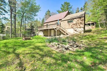 Boothbay Harbor Cabin W/spacious Deck & Yard!