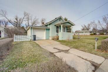 Cedar Rapids Vacation Home Near Downtown District!