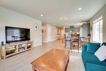 Charming Home W/ Mtn & Columbia River Views!
