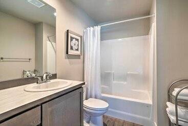 Charming Home W/ Mtn & Columbia River Views!